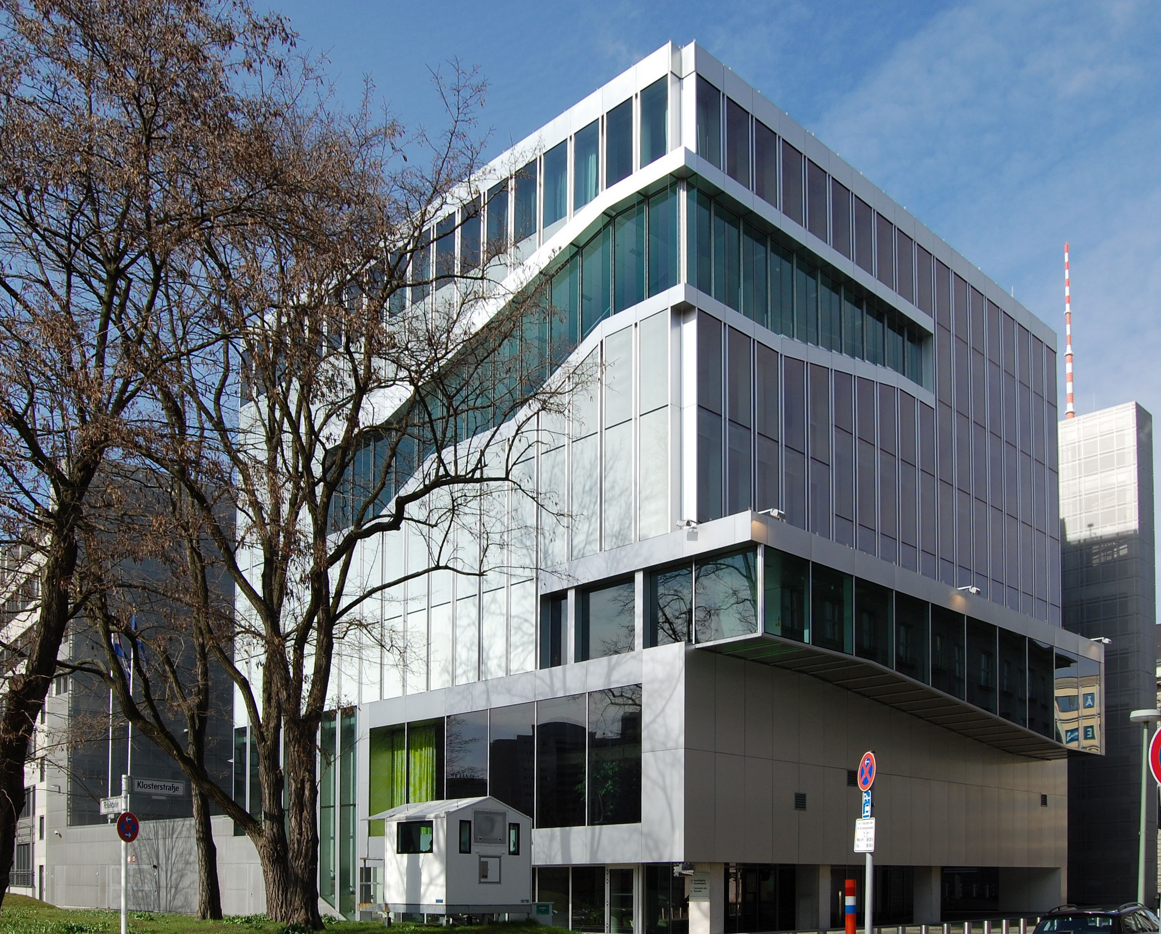 Nederlandse Ambassade in Berlijn van Koolhaas.